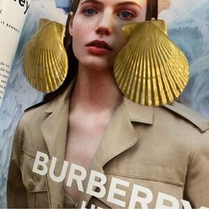 Ancient accent gold Seashell Earrings